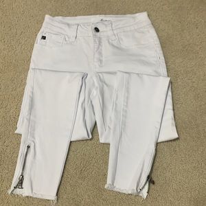 Kancan white skinny jeans with zipper detail on the bottom with distressed hem